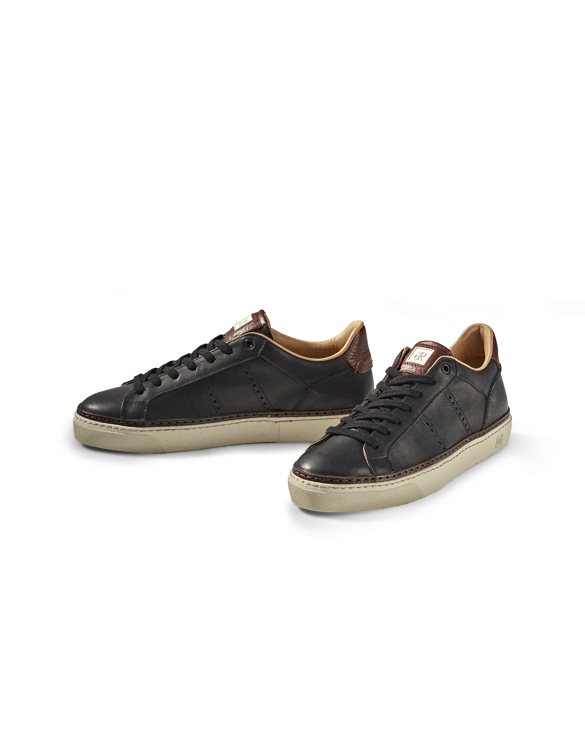 Ava Centravo Black