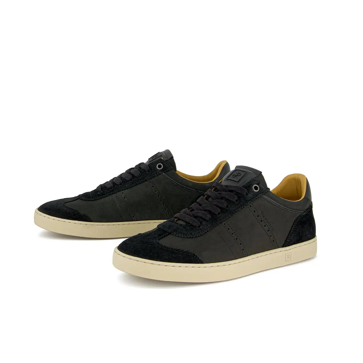 judy-black-he13